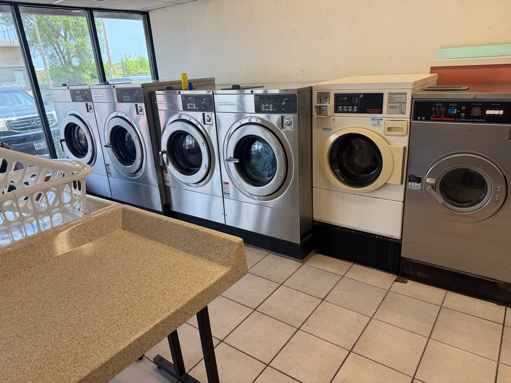 NEW LISTING! SPARKLES LAUNDROMAT