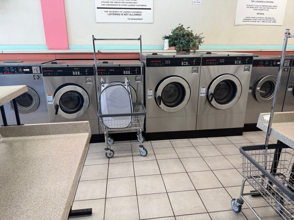 NEW LISTING! SPARKLES LAUNDROMAT