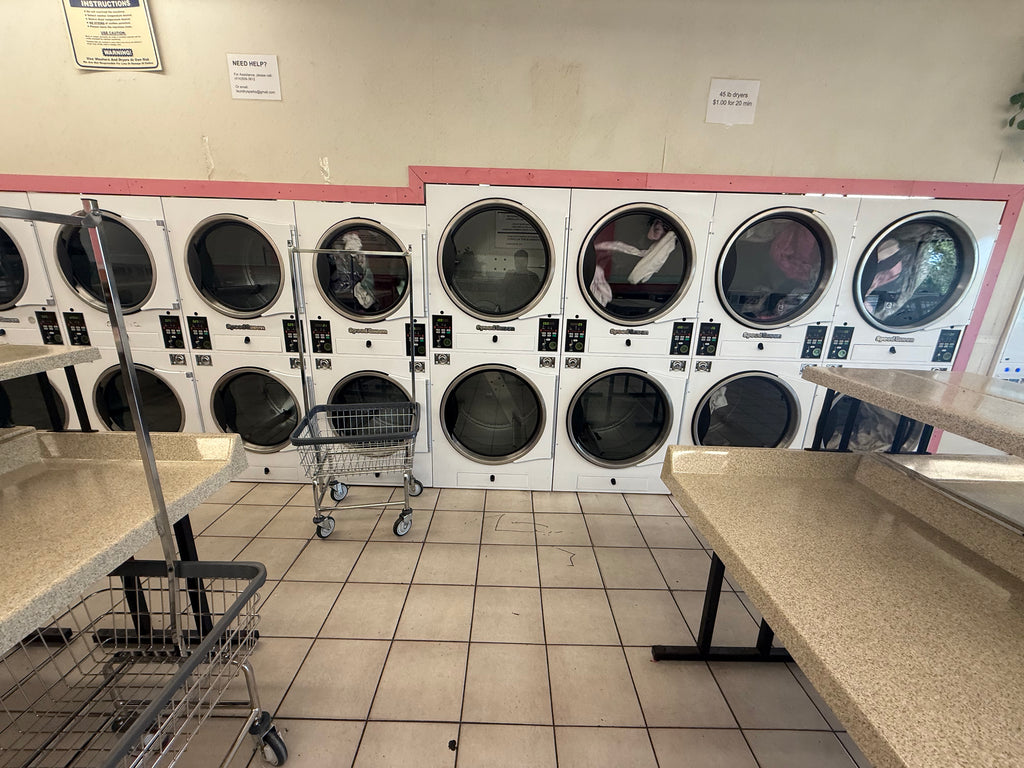 NEW LISTING! SPARKLES LAUNDROMAT
