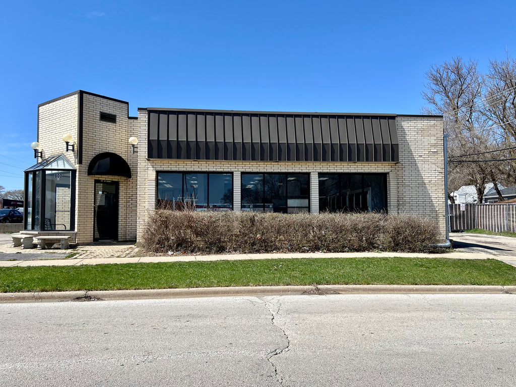 NEW LISTING! WHITE OAK LAUNDRY AND BUILDING